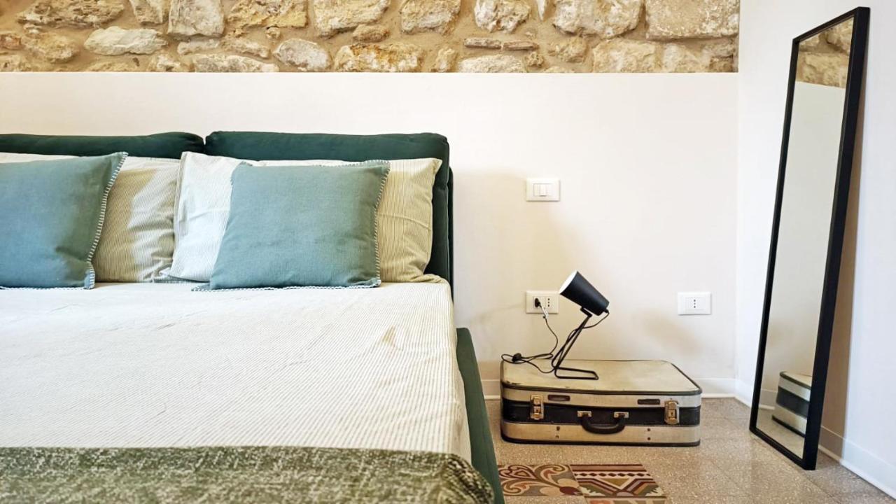 Bassi77 - Rooms & Apartments Trapani Eksteriør billede