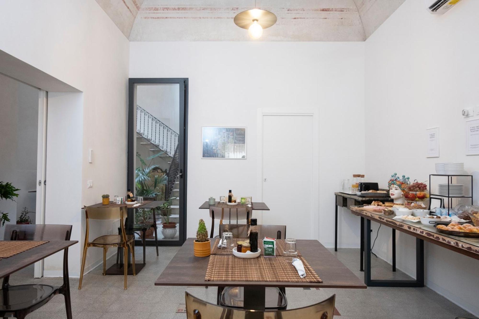 Bassi77 - Rooms & Apartments Trapani Eksteriør billede